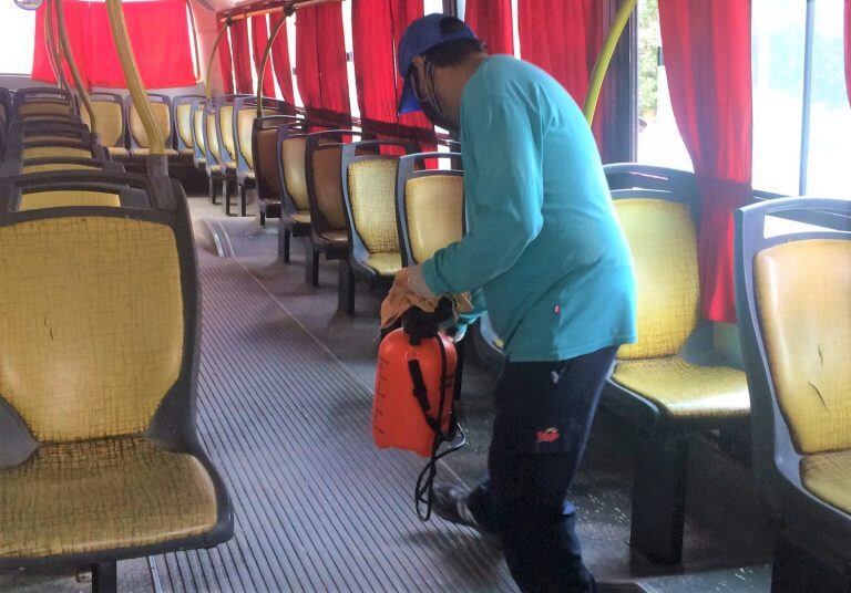 Desinfección de colectivos, en Jujuy