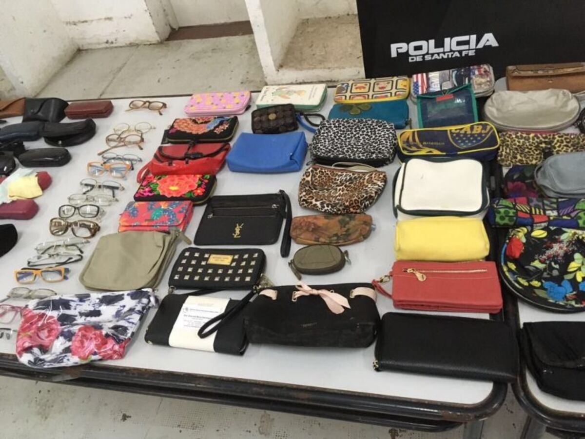 Buscan a los dueños de los objetos robados por la pareja de mecheros en bares