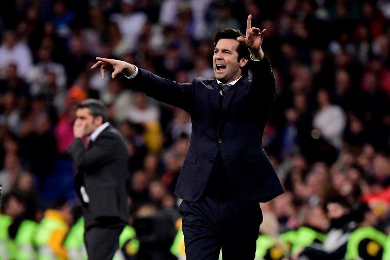 El entrenador argentino del Real Madrid Santiago Solari durante el partido ante el Barcelona (Foto: AFP/ JAVIER SORIANO)