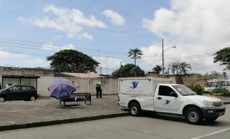 Sacaron a la calle el cuerpo de una mujer para que lo retiraran las autoridades (Diario Extra)