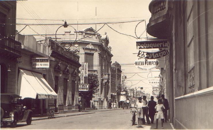 Carnaval del País - calles 25 de mayo y Suipacha- festejos de día
Crédito: Museo del Carnaval