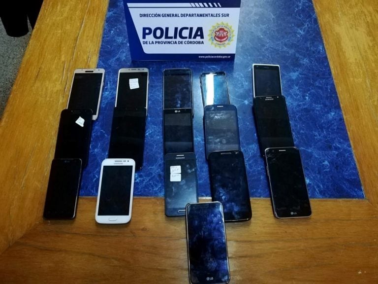 Elementos secuestrados en un allanamiento en Barrio Residencial Crucero, Alta Gracia.