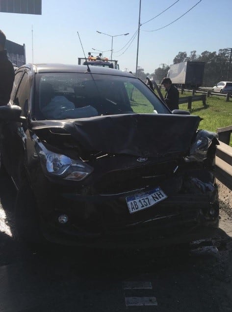 Una de las manos de Circunvalación, en el tramo de Ayacucho a San Martín, se vio afectada por el accidente que involucró a varios autos. (@gbelluati)