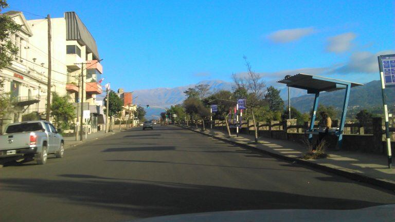 El día comenzó en San Salvador de Jujuy con las paradas colectivos sin gente.