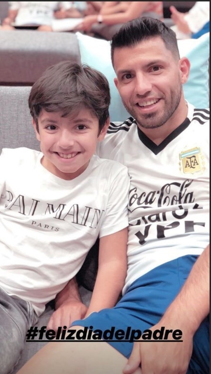 Aguero y su hijo