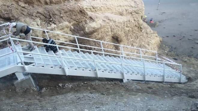 En 10 días quedará habilitada la escalera para bajar a la Playa Bonita