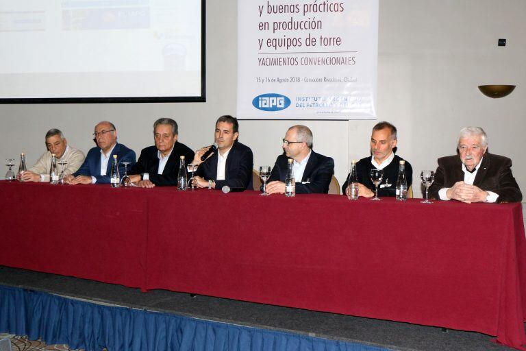 Autoridades en las Jornadas del IAPG.