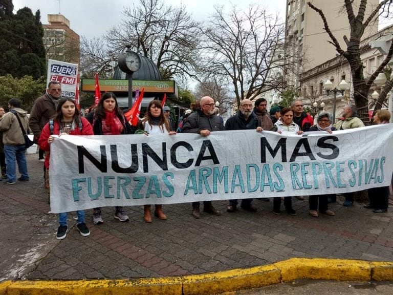 El punto de encuentro para marchar fue la Plaza Mitre. (Suteba San Nicolás)