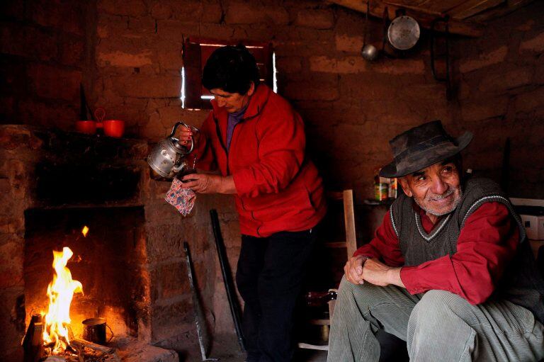 Antonio Sazo tiene 300 cabras en su rebaño. (Foto: Andrés Larrovere / AFP)