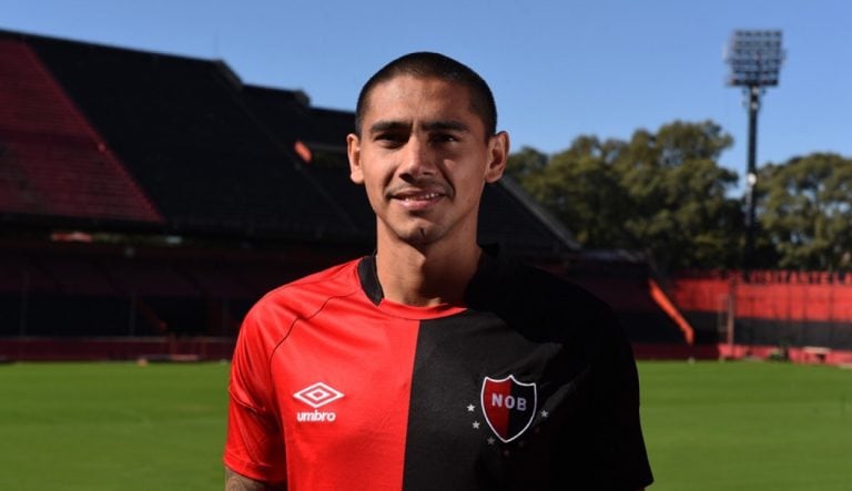 Newell's presentó a Teodoro Paredes como nuevo refuerzo. (@canoboficial)