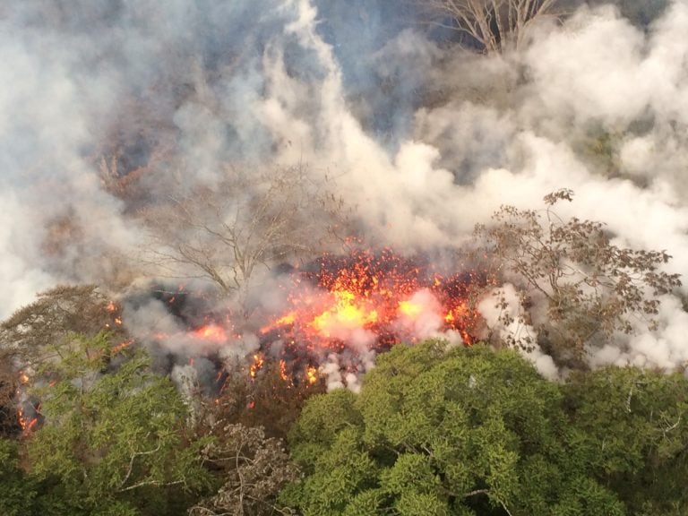 En fotos: la erupción del volcán hawaiano Kilauea complicó la situación en la zona