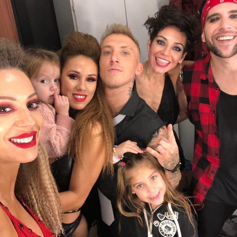 Alma y Elena, las hijas de Barby Silenzi y El Polaco, en el Súper Bailando (Foto: Instagram/ @barby_silenzi)