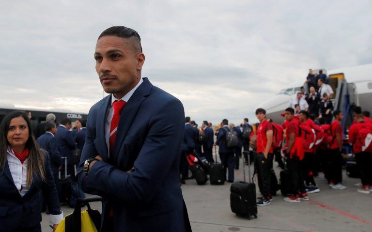 Paolo Guerrero en su llegada a Rusia. Foto: REUTERS/Maxim Shemetov