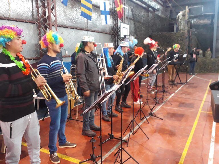 Banda de los niños - Orquesta de la Banda de Música del Área Naval Austral