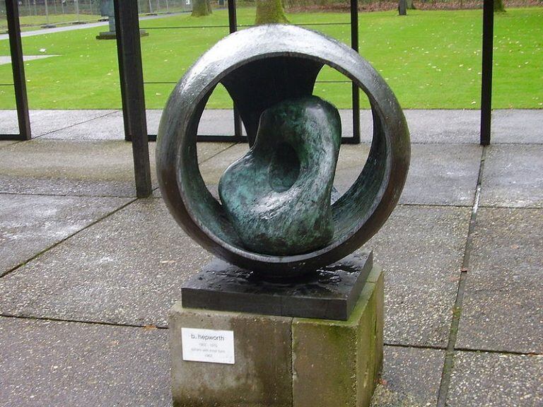 Obra de Barbara Hepworth (Wikimedia Commons)