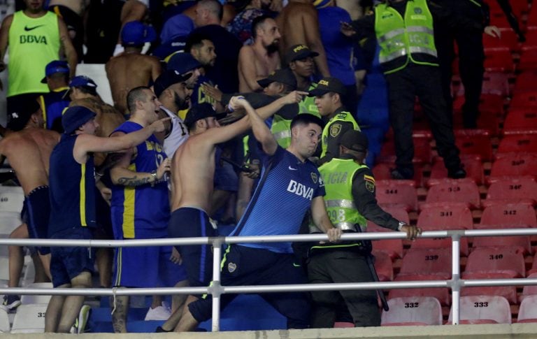 Fanáticos de Boca Juniors se enfrentaron a fanáticos de Junior. (Foto: EFE/RICARDO MALDONADO)