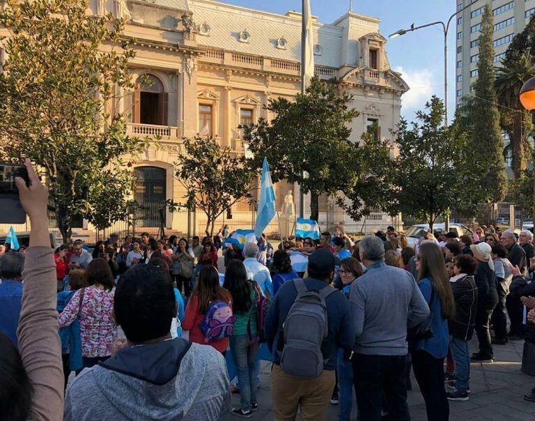 La convocatoria #24AYoVoy en San Salvador de Jujuy, frente a la Casa de Gobierno.