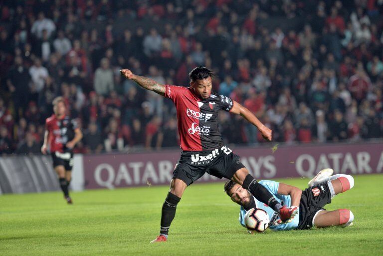 Colón derrotó 3 a 1 a River de Uruguay y pasó de ronda en la Sudamericana