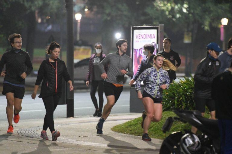 Ya se puede salir a correr en la Ciudad de Buenos Aires. (Foto: Clarín)