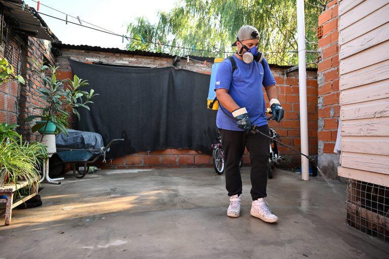 Intensifican la  fumigación en barrios rosarinos contra el dengue (Municipalidad de Rosario)