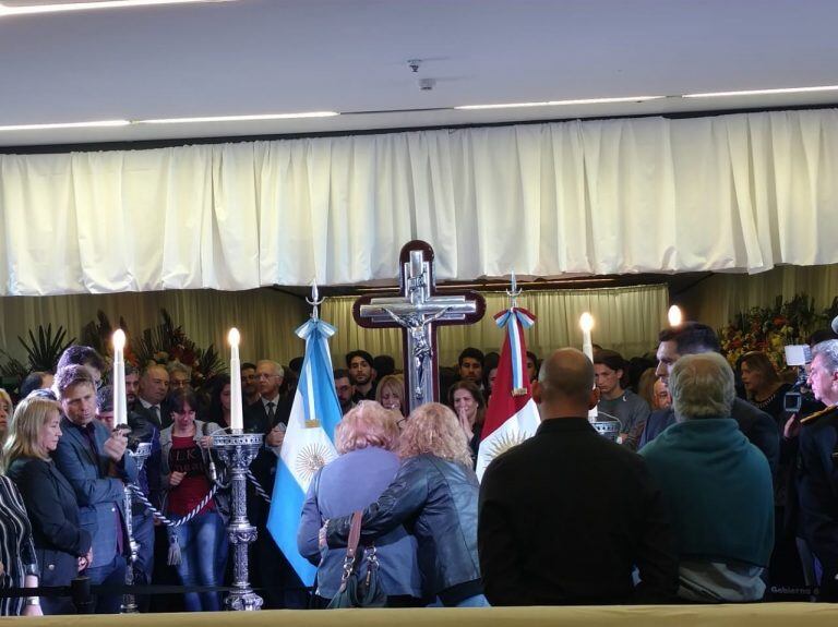 El Centro Cívico, este domingo sin su característica iluminación, en señal de duelo por la muerte de De la Sota.