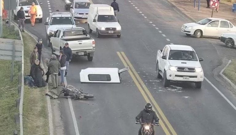 Demoras en el puente Belgrano por dos accidentes de tránsito. (Foto: Twitter)