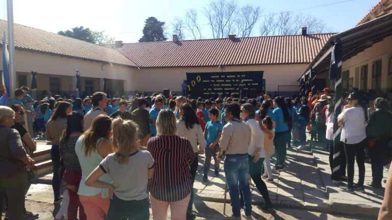 acto por los 100 años escuela Juan Minetti