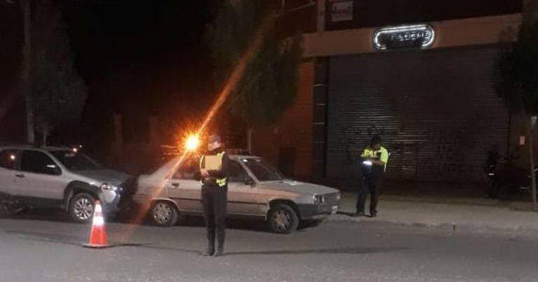 Operativo policial en Bariloche (El Cordillerano).