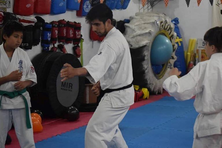 Paulo Zuleta dirige Ichigeki Dojo Unquillo.