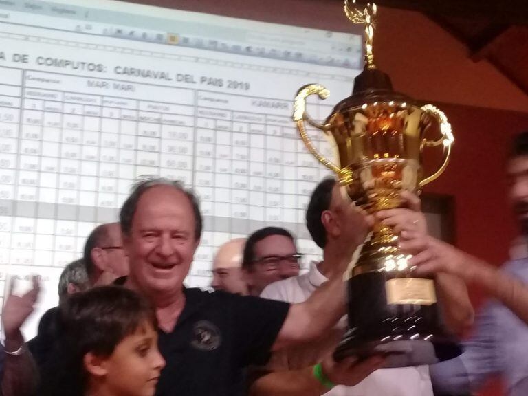 Entrega de Copa
Crédito: Vía Gualeguaychú