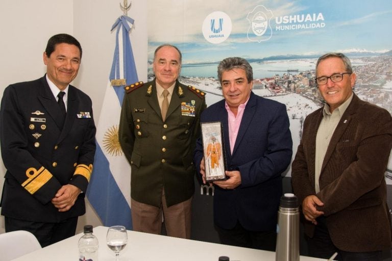 Autoridades del Almirante Irízar