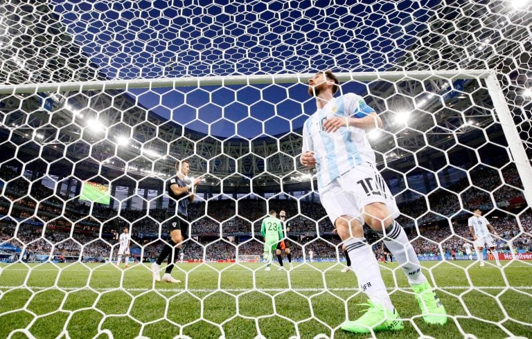 Messi en el partido ante Croacia que terminó en un lapidario 3-0 para la selección argentina (EFE)