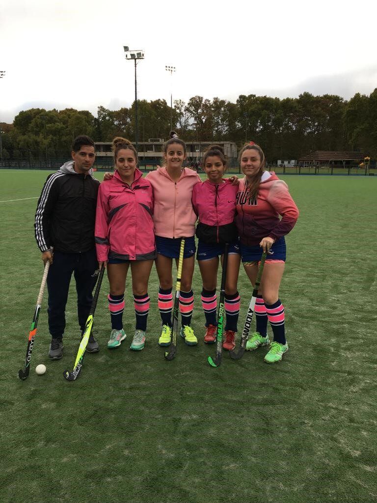 Jugadoras de Hockey del Centro Vecinal San Miguel Arroyito