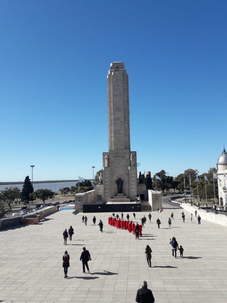 La marcha concluyó en el Patio Cívico del Monumento Nacional a la Bandera. (Mala Junta)