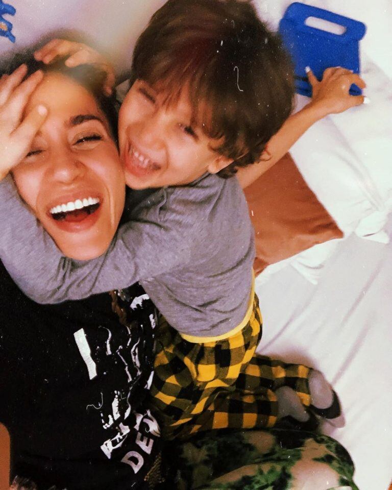 Jimena Barón y su hijo Momo Osvaldo (Foto: Instagram/ @baronjimena)