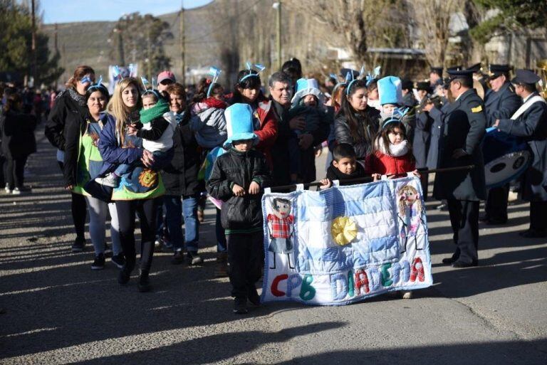 Agrupaciones civiles formaron parte del desfile.