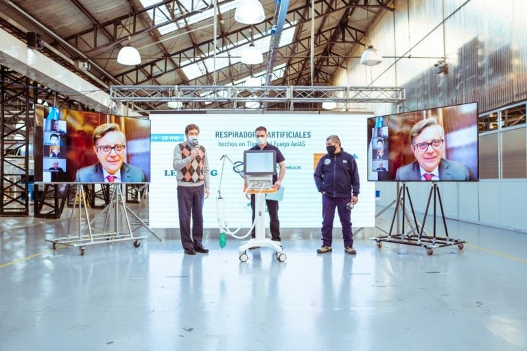 Presentación del primer respirador artificial fabricado en Tierra del Fuego.