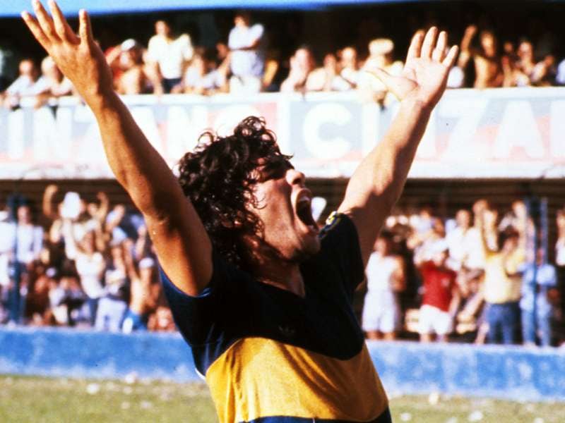 El día que Maradona debutó en Boca oficialmente ante Talleres de Córdoba en la Bombonera. / Gentileza.