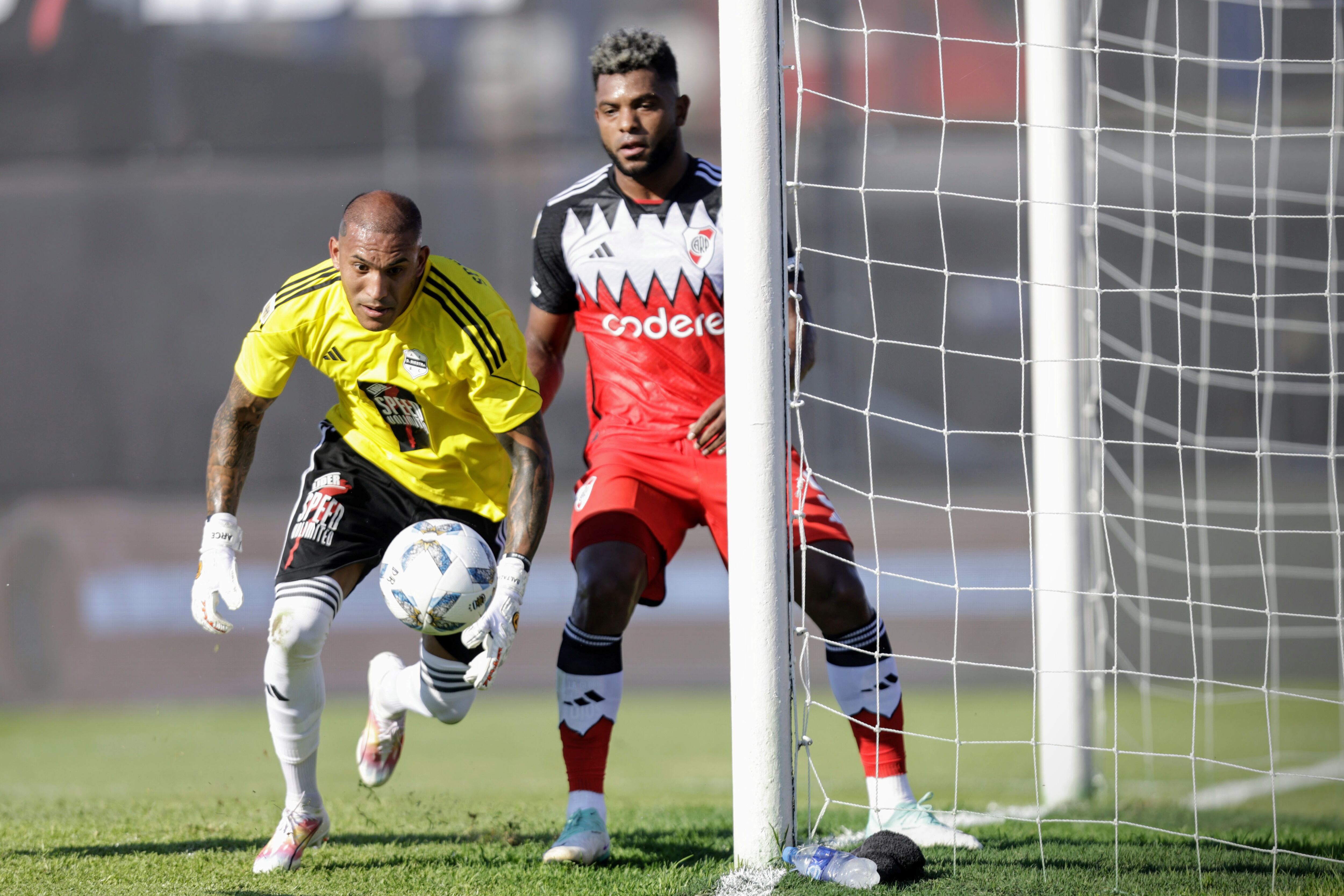 River visitó a Riestra por la Copa de la Liga Profesional 2024. (Fotobaires)