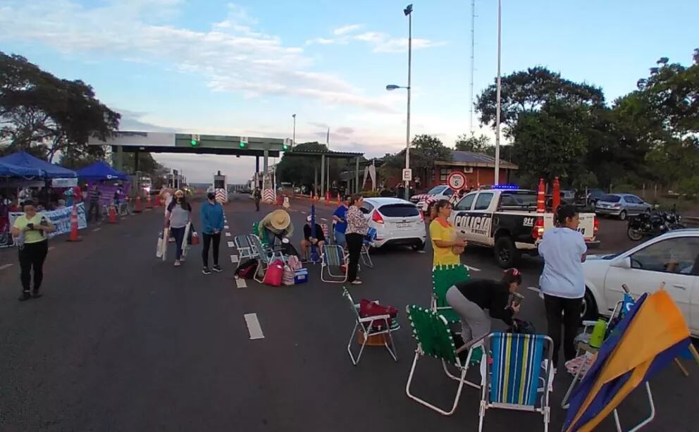 Docentes cortan la Ruta Nacional 12, altura Santa Ana.