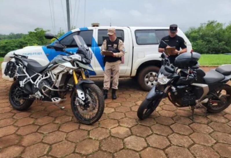 Puerto Iguazú: recuperan dos motocicletas que intentaban ser trasladadas ilegalmente hacia Paraguay.