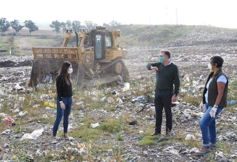 Rafaela adquirió un topador para el complejo ambiental