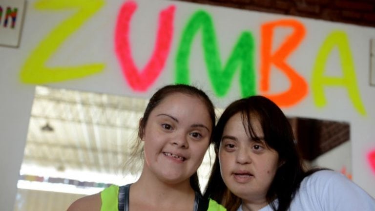 Luciana Peralta, primera instructora cordobesa con Síndrome de Down de Zumba.