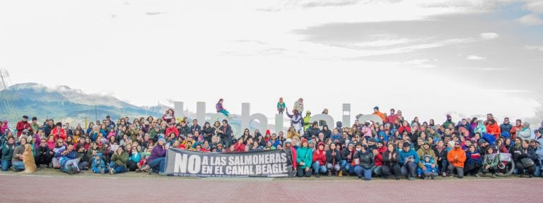 Manifestación "No a las Salmoneras en el Beagle" - Ushuaia. @Asociación Manekenk