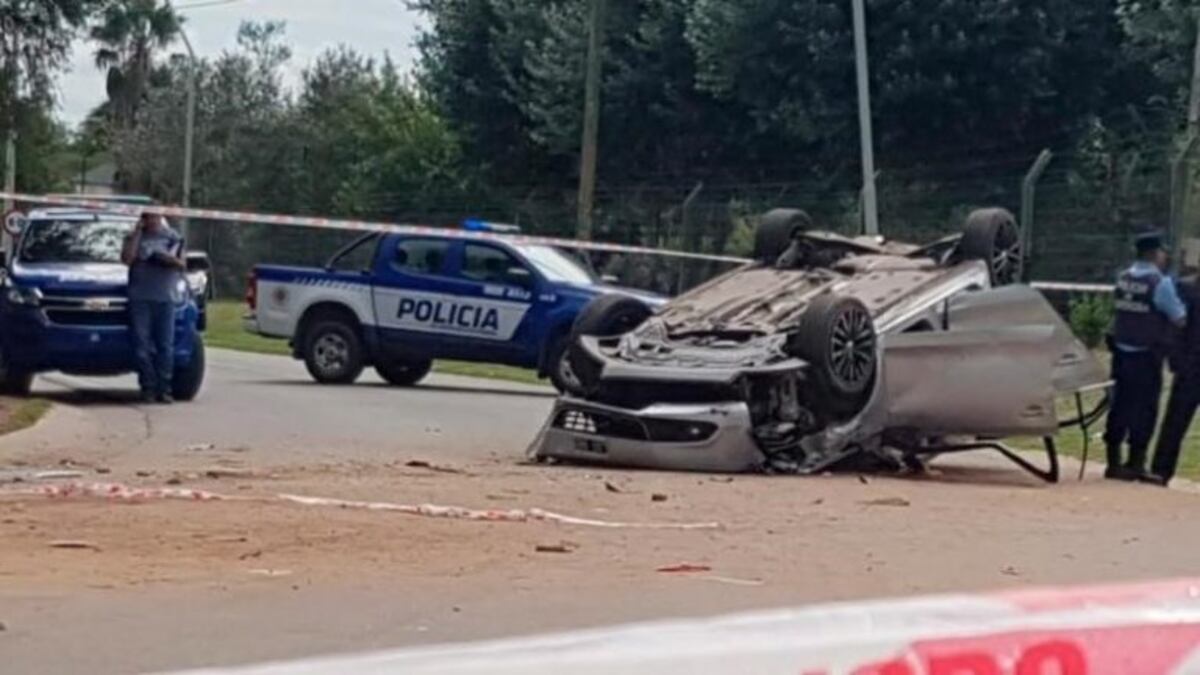 Choque fatal en Villa Warcalde: el Vento corría una picada con otro auto que es buscado por la Policía