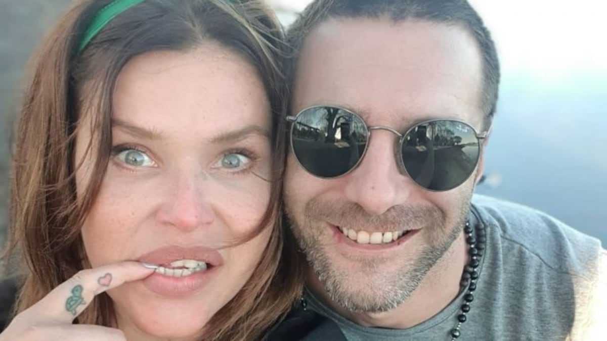 Nazarena Velez "chapó" con su novio en la pileta pero su cola se llevó todas las miradas