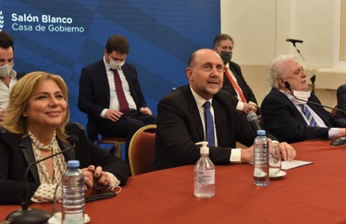 Martorano asumió como ministra de Salud provincial, con la presencia de González García