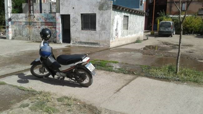 Ante un desperfecto en un tanque de agua potable en Viedma, se pierden millones de litros