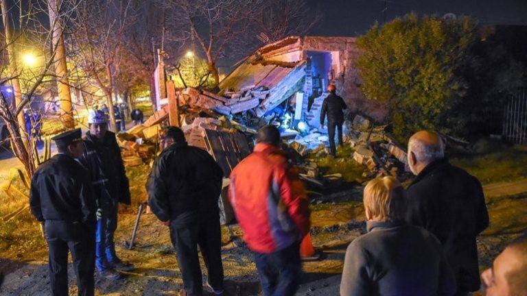 Un sereno de 67 años quedó atrapado bajo los escombros. (Imneuquén).