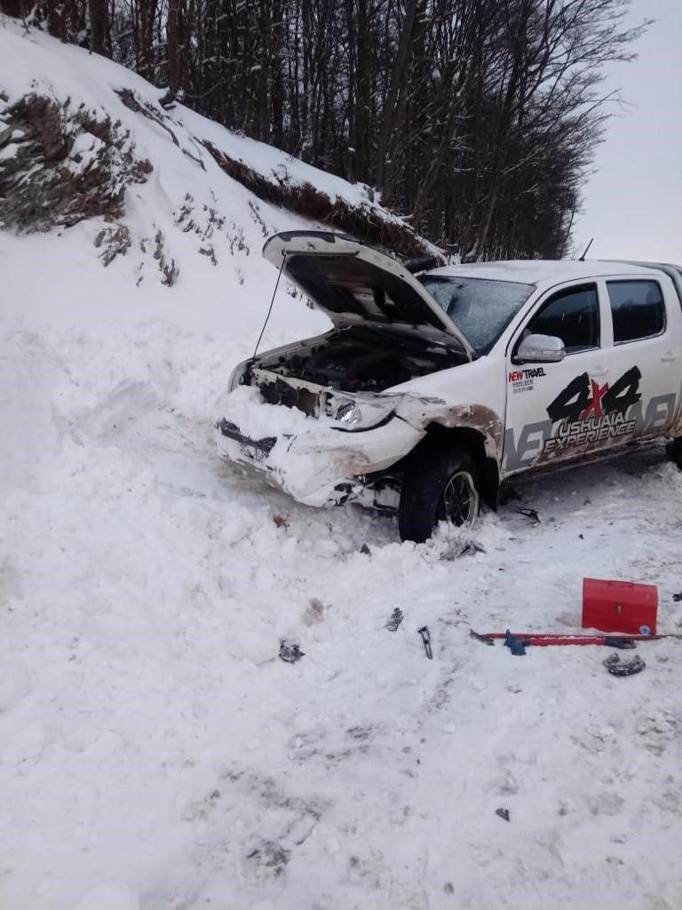 Choque en Tierra del Fuego entre un auto y una camioneta